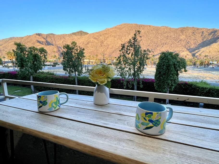 Mcm Condo Downtown Palm Springs Exterior photo