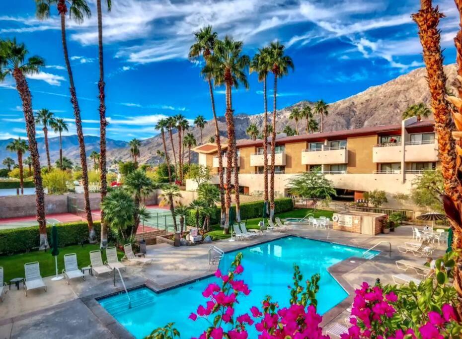 Mcm Condo Downtown Palm Springs Exterior photo