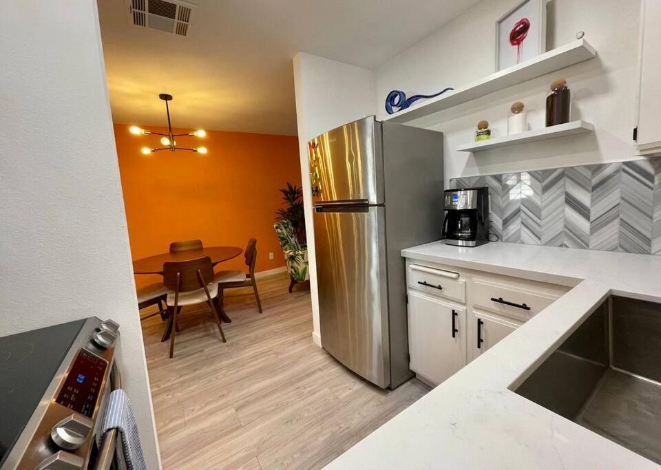 Mcm Condo Downtown Palm Springs Exterior photo